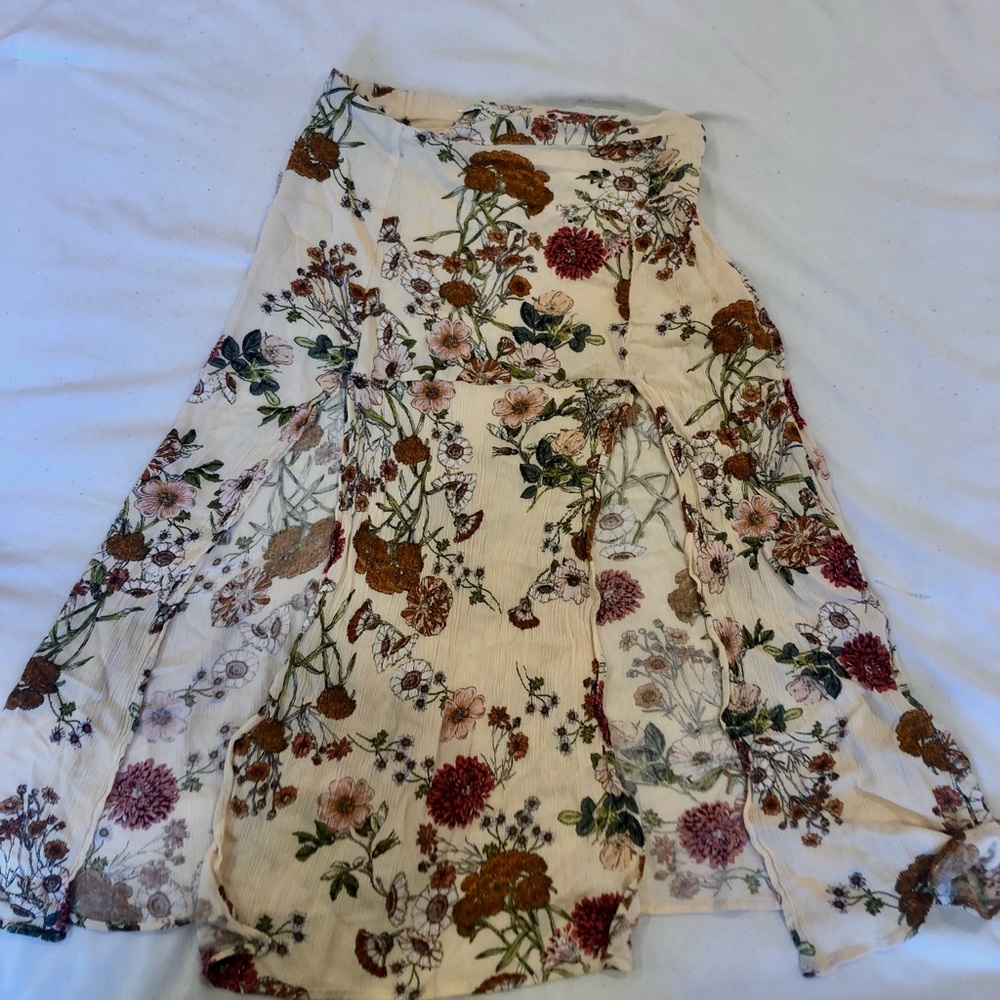 Two-Slit Skirt with Floral Pattern over Cream color.
